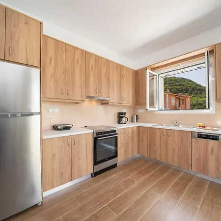 Ilias Apartment *