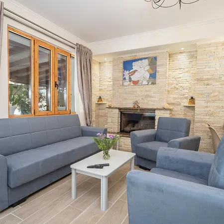 Ilias Apartment *